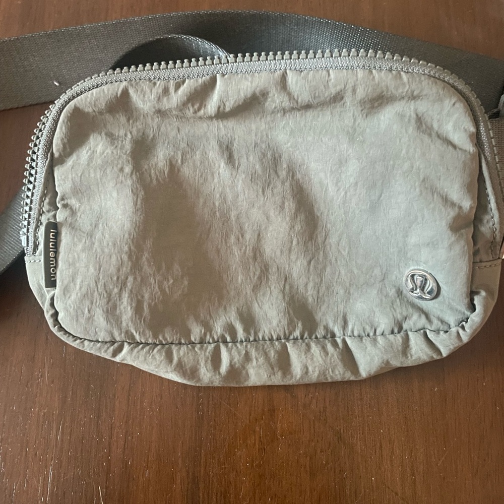 Lululemon army green belt bag